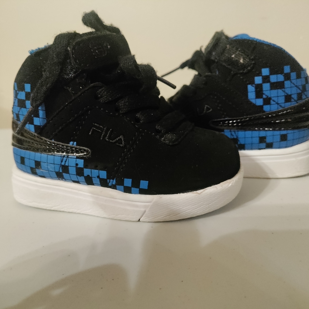 Good condition sneaker for boy